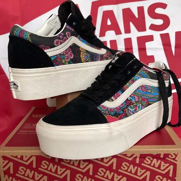 Vans Old Skool
Paisley Bloom Black
VNOA7Q5MBLK
WMNS Platforms - sneakers - Picture 9 of 16